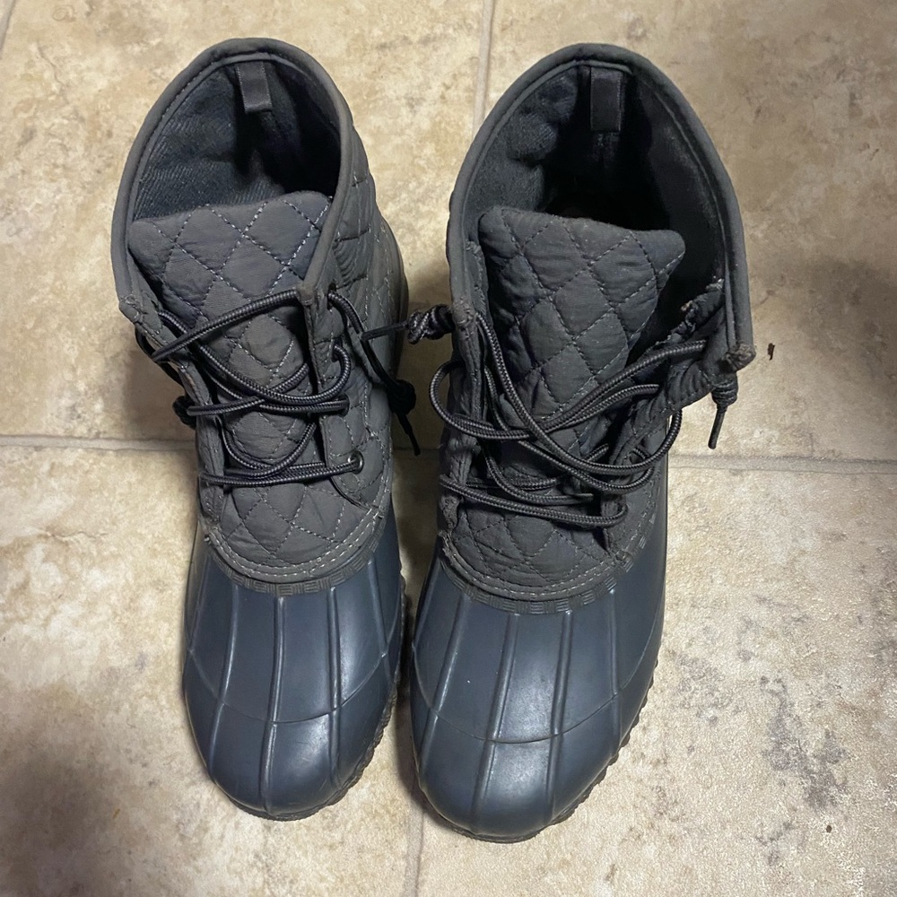 Rue 21 quilted rain boots